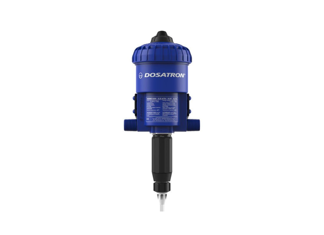 Dosatron D25RE1500VF water-powered dosing pump with standard 0.07–0.2% dosing capacity, used for precise chemical delivery.