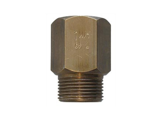 Dosatron MDI310 flow reducer with male and female fittings, 25 L/min capacity, used as an accessory for fluid control.